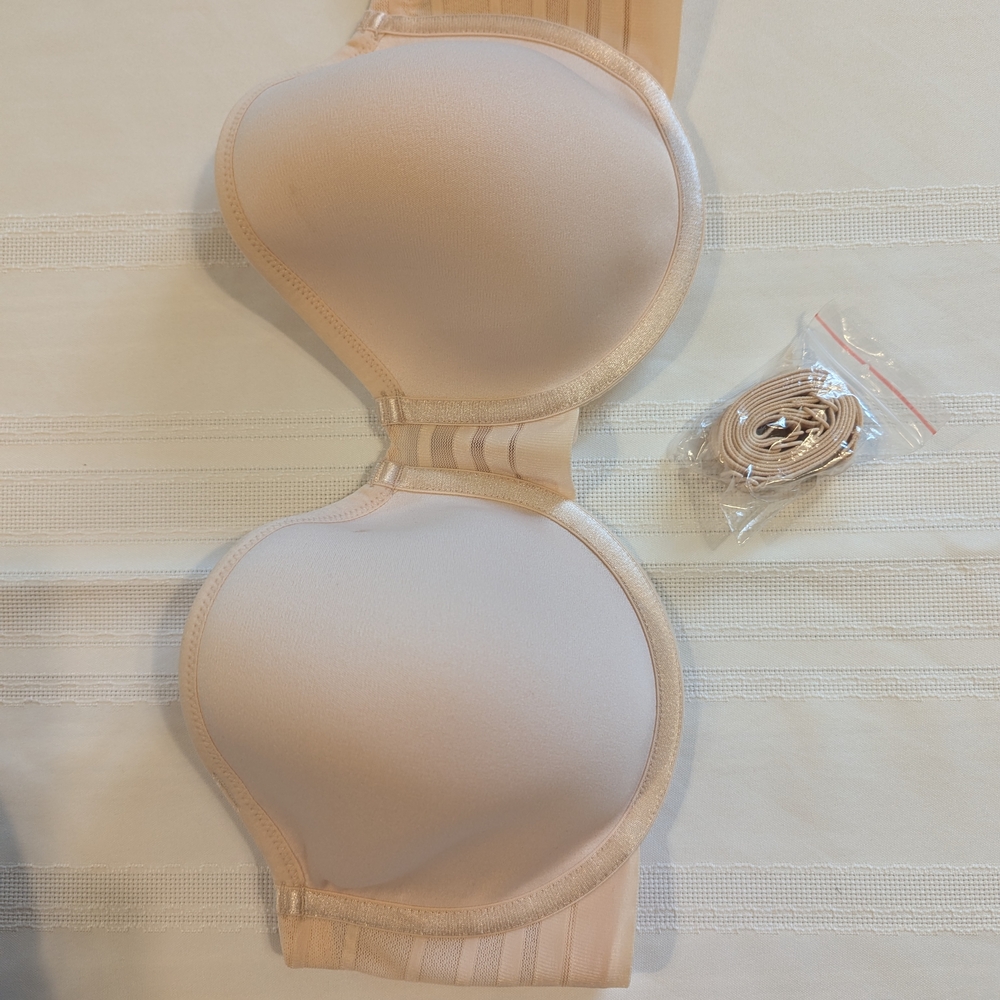 Cream Seamless Strapless Bra with Molded Cups